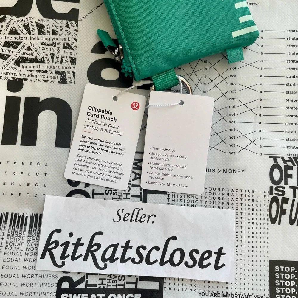 HOST PICK!!! 🆕 MALDIVES GREEN - NWT lululemon clippable card pouch - Picture 3 of 10